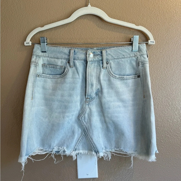 American Eagle Light Wash Y2K Essential Basic Mini Denim Skirt NNN - Picture 1 of 3